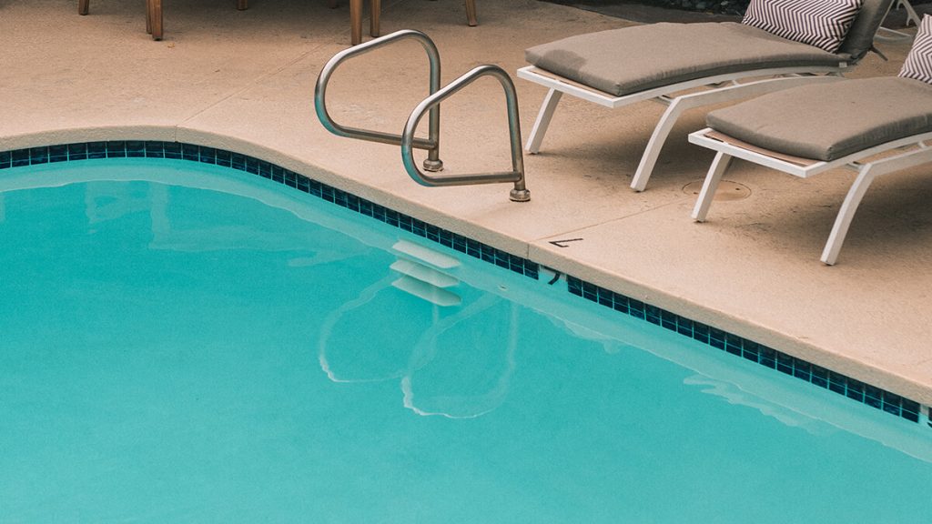 does a swimming pool increase home value