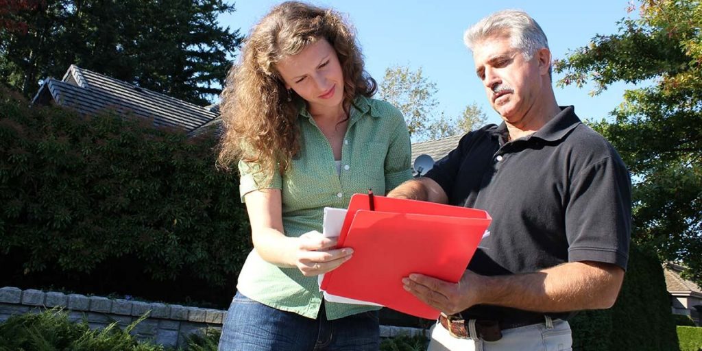 seller and inspector discussing the details of the home inspection