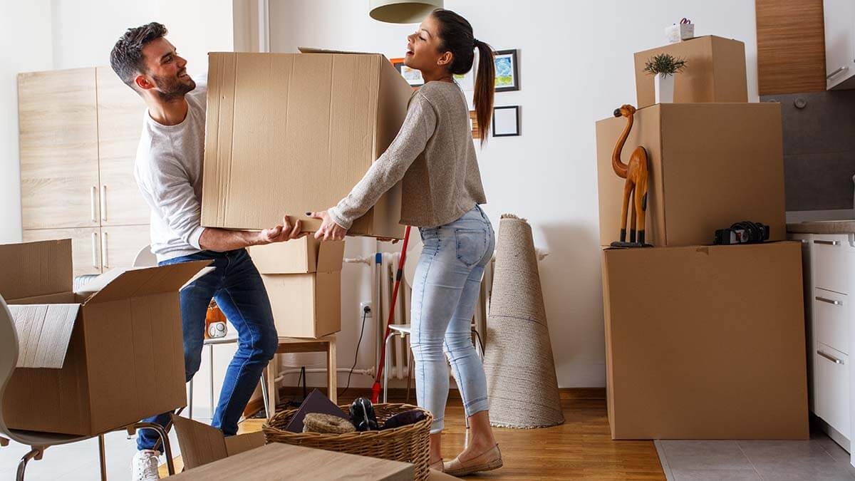 couple packing for move