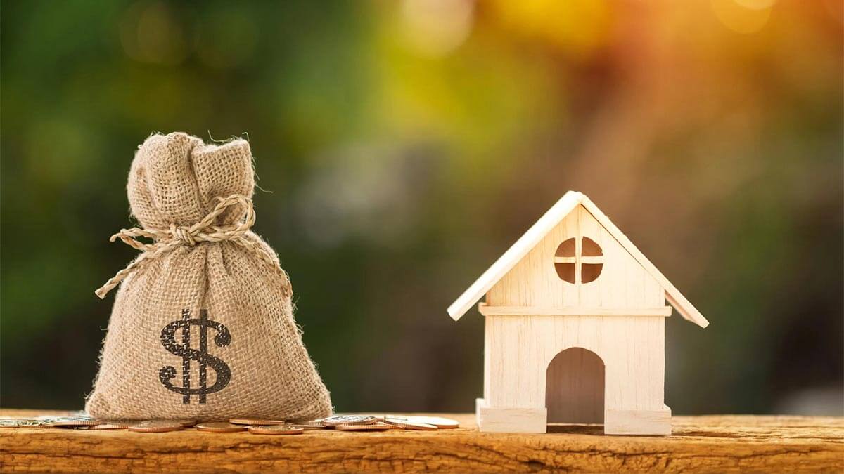 Maximizing Profit: Should I Accept a Cash Offer for My House?