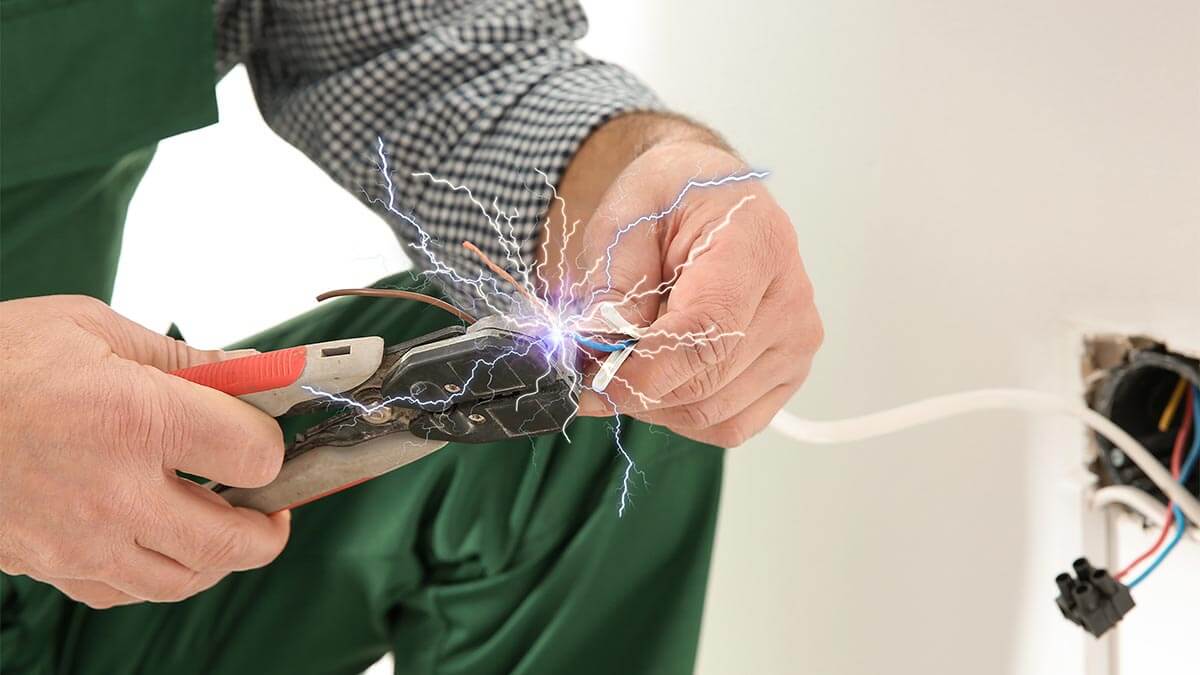 Selling a Home with Electrical Issues: Tips & Solutions