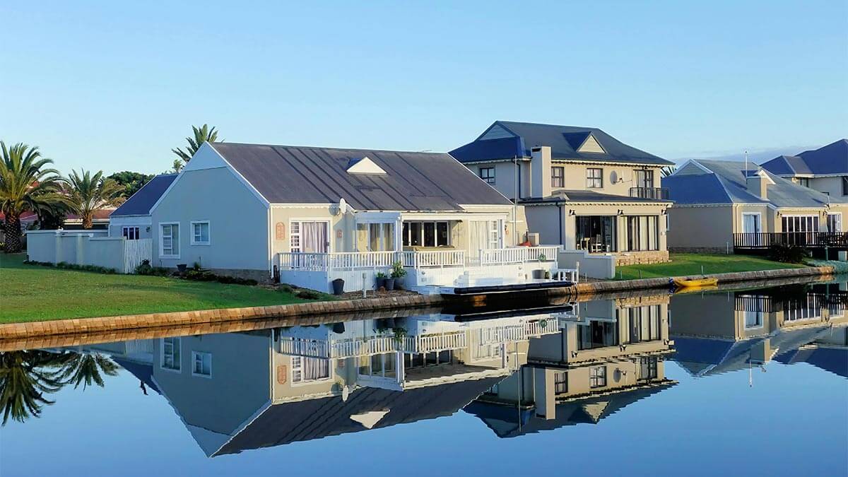 What happens if a house goes into foreclosure during probate